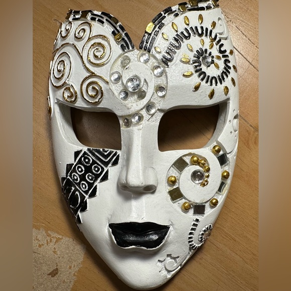 Mardi Gras Wall Masks - Picture 2 of 5